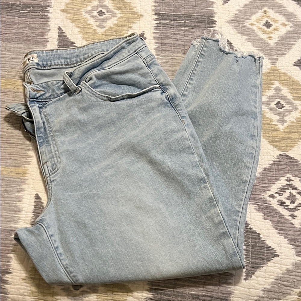 Maurices Light Blue Cropped Jeans. Like new, worn and washed once or twice.